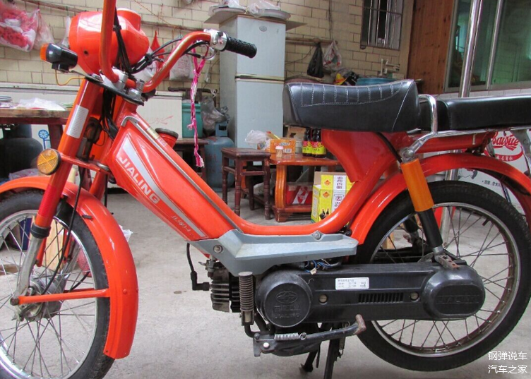 嘉陵cj50的原型是本田的pa50摩托车,中国的首台民用摩托车cj50