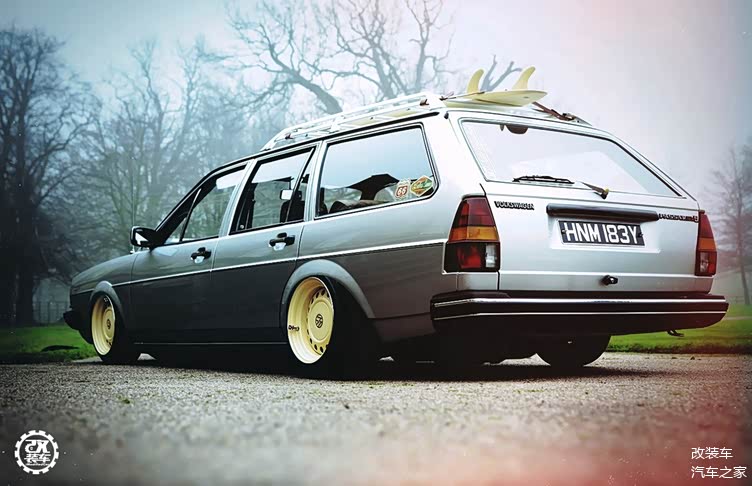 给大家带来一辆桑塔纳旅行版的改装案例,在国内大家都喜欢称它为桑旅