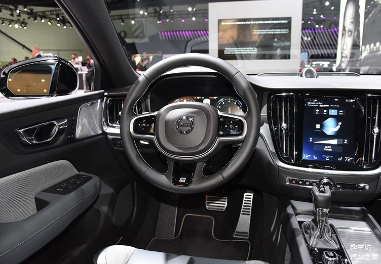 内饰套娃严重,整体设计向上其实全新沃尔沃s60的外观设计就已经非常的