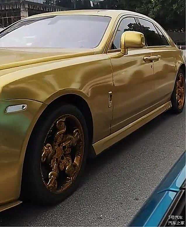 路遇土豪金劳斯莱斯车牌n11111价格539万全国只有一辆