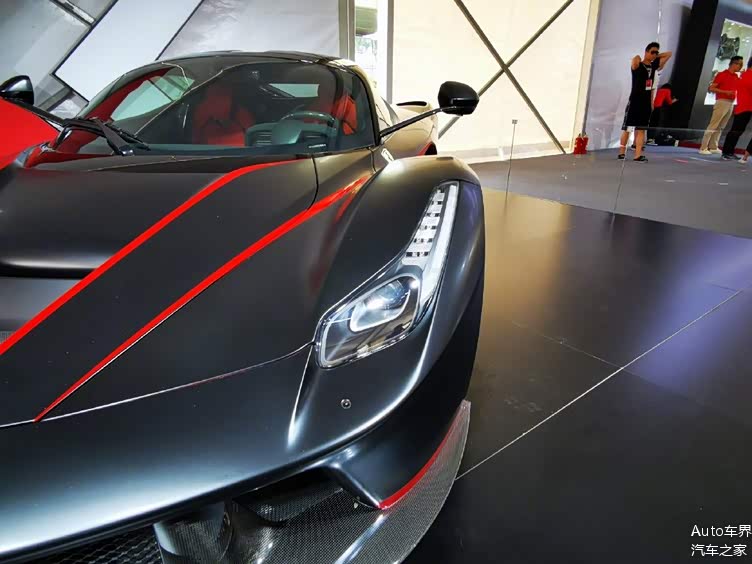 法拉利laferrari黑红配色的跃马让人爱到无法自拔