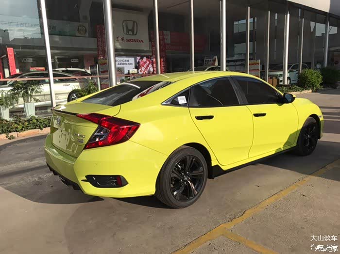 闪烈黄车色更具运动感到店实拍本田思域燃动版
