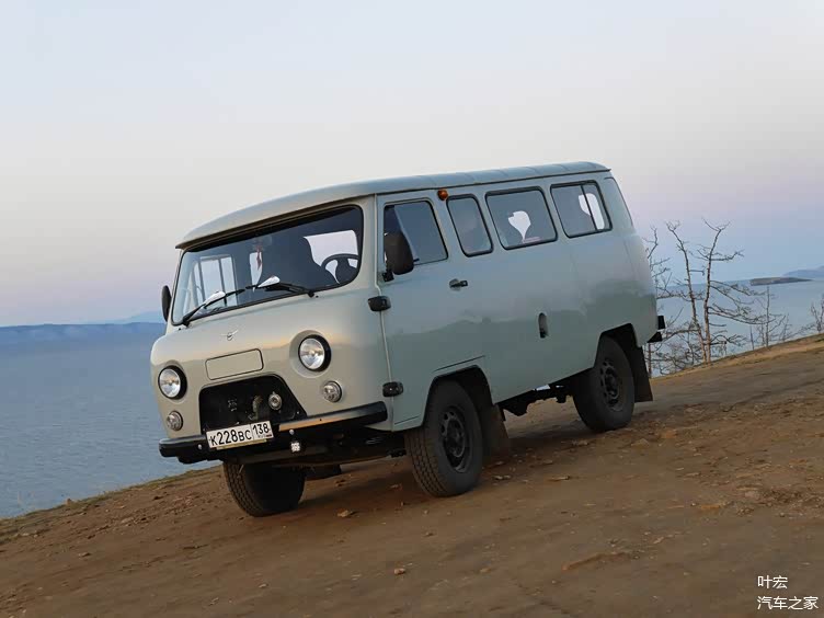 一辆近三十八岁的拉达2102新车