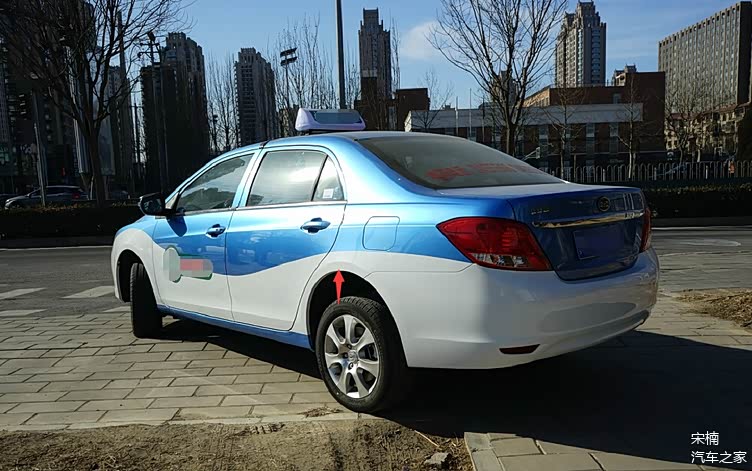 全网首测续航250km比亚迪e5电动出租车