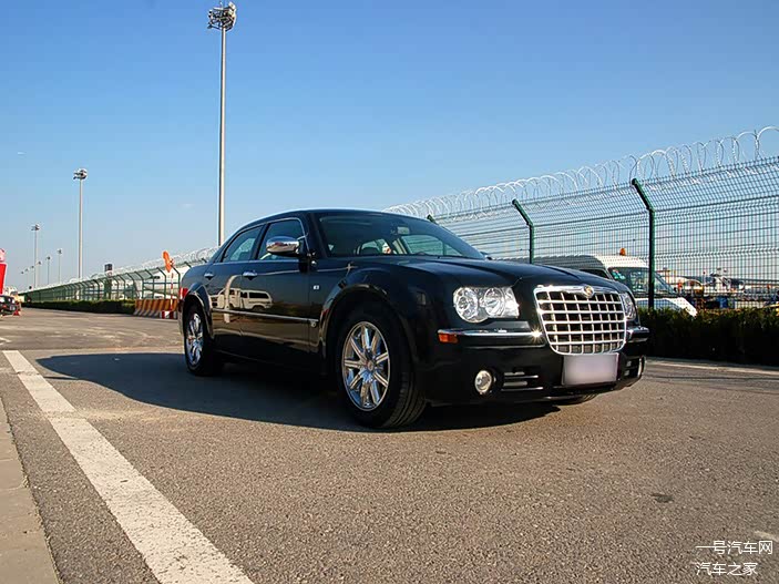 因气囊问题 北京奔驰召回部分克莱斯勒300c