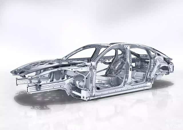 为什么大部分汽车后排地板中间都会凸起