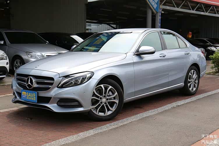 45万购买进口奔驰c200轿跑, 其中两项配置被吐槽, 还不如10万国产