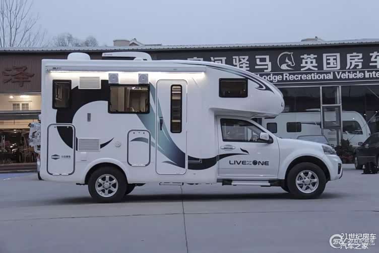 3288万一步到位续东定制版览众c7实车亮相北京房车展