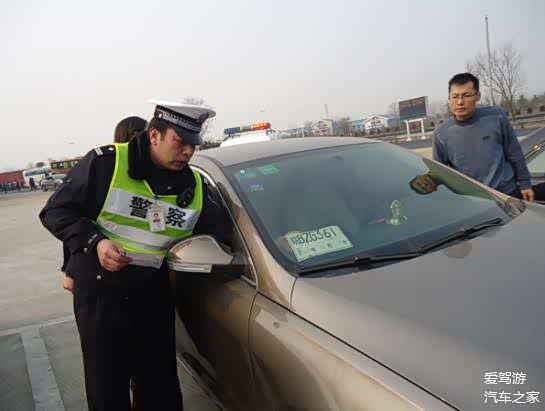 那么临时号牌办理下来了,摆放位置和方式也是有规定的,具体怎样呢?