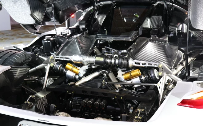 科尼赛克jeskojesko 搭载全新设计的 v8 双涡轮增压发动机,最高转速