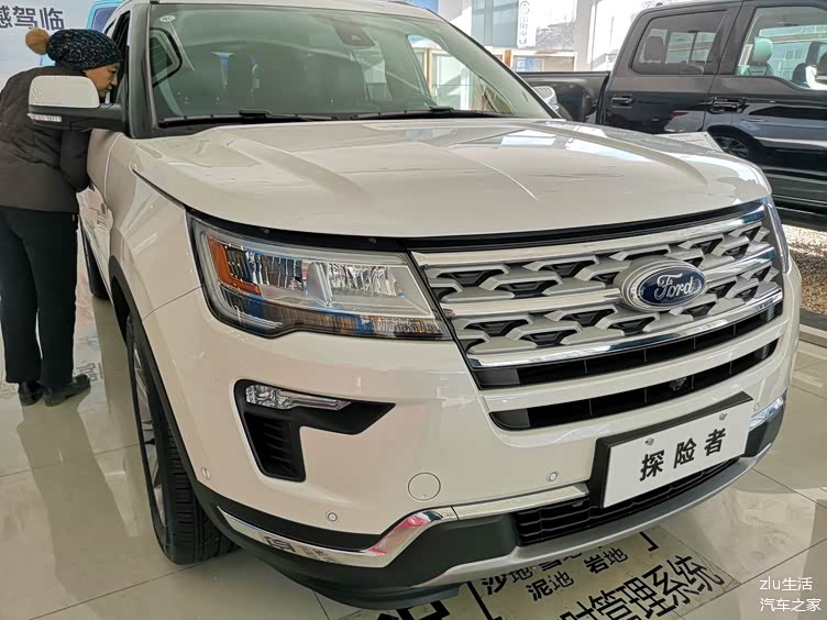 男人狂野大七座suv到店看福特探险者35lv6
