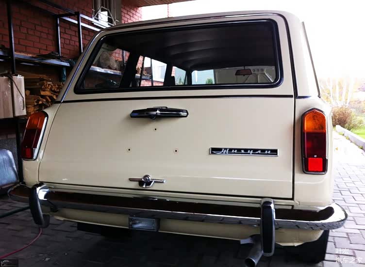 一辆近三十八岁的拉达2102新车