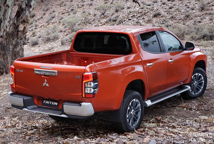 帕杰罗sport皮卡版升级三菱triton官图发布
