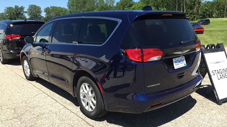 克莱斯勒新款mpv实拍