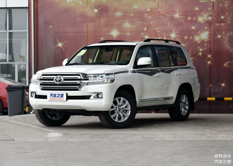 一汽丰田国产的陆巡共有两种动力组合,一种是4.