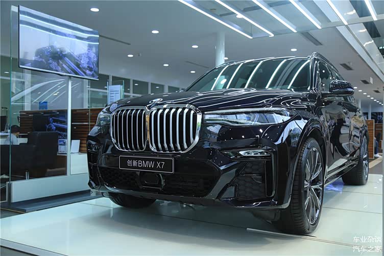 宝马x7到店实拍:起售100万的宝马新旗舰suv到底如何?