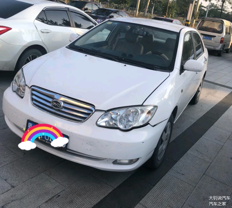 丰田威驰被比亚迪f3和大众宝来夹撞车主这差距我想当场卖车