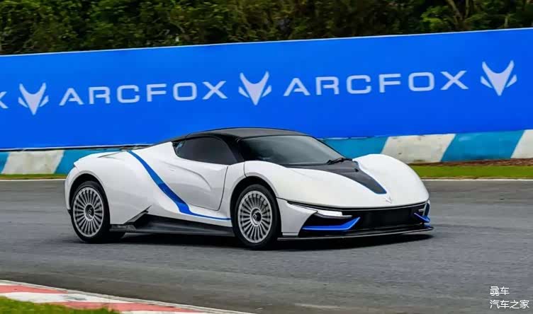 7秒的arcfox-7 小姐姐还敢在副驾补妆吗?_车家号_发现车生活_汽车之家