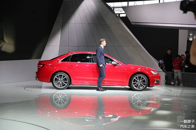 这或许是50万以内最值得买的v6t奥迪s4亮相深港澳车展