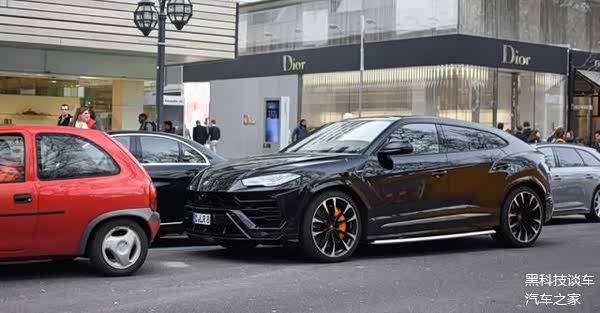 街拍兰博基尼urus霸气又不失美观