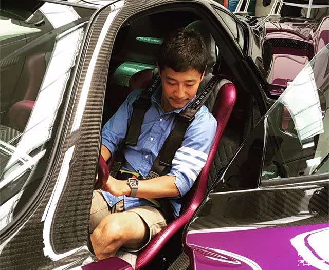 首位绕月旅客是日本富豪排名第14曾撞毁限量帕加尼