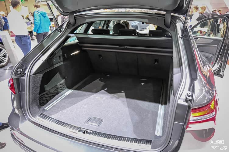 中产奶爸的选择实拍全新一代奥迪a6avant