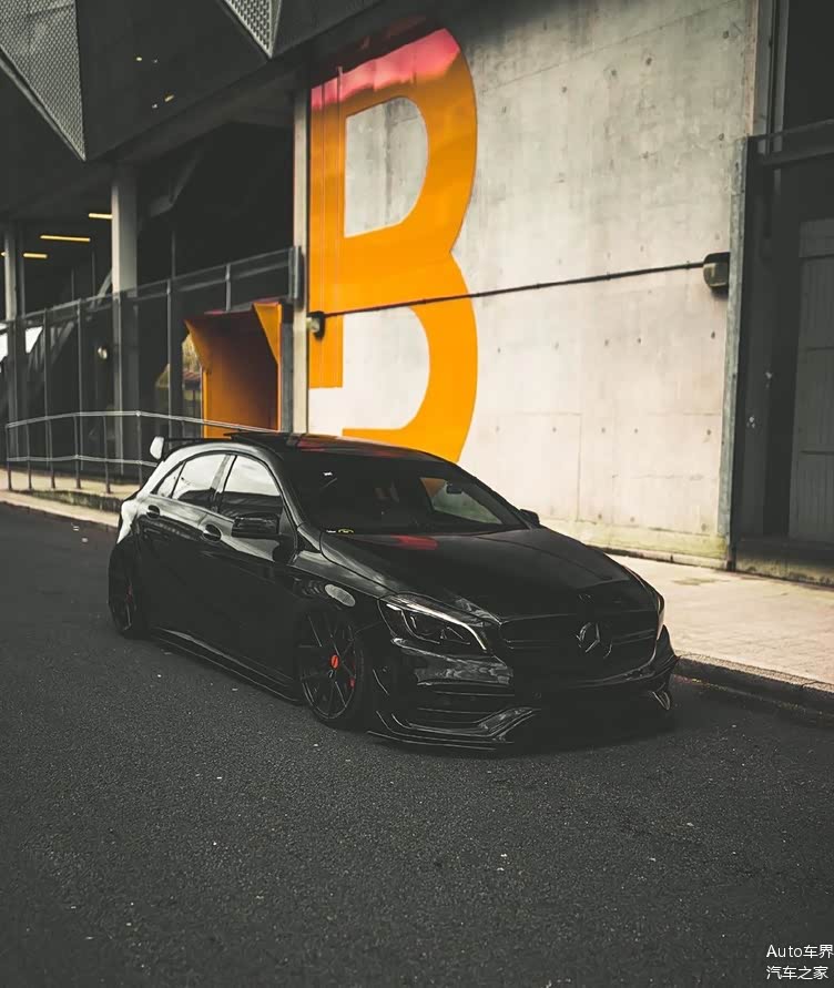 奔驰amga45黑武士随时想要起飞