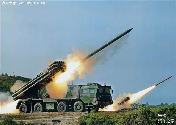 解放军火力输出的重拳phl03轮式火箭炮