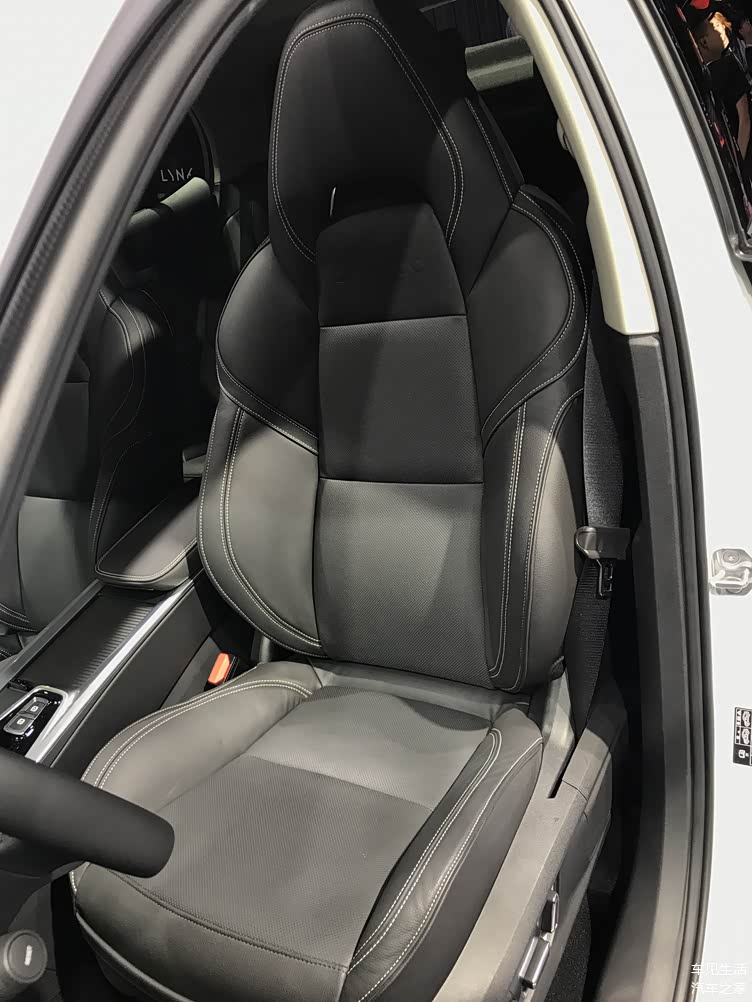 一体式的座椅,我想想哪些车才会用,奔驰用得比较多